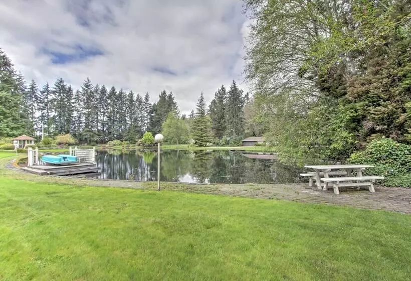 Contemporary Tacoma Cottage W/ Deck & Pond!