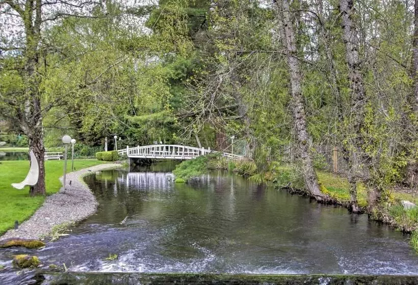 Contemporary Tacoma Cottage W/ Deck & Pond!
