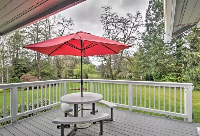 Contemporary Tacoma Cottage W/ Deck & Pond!