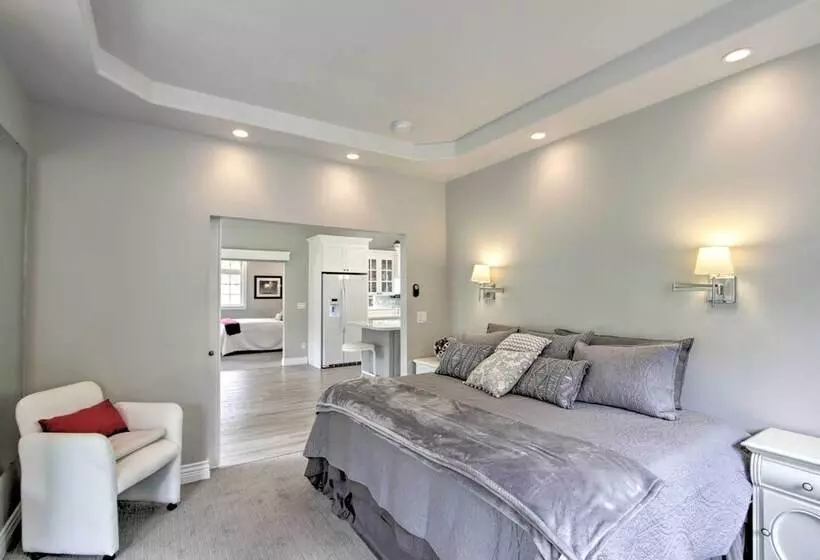 Contemporary Tacoma Cottage W/ Deck & Pond!