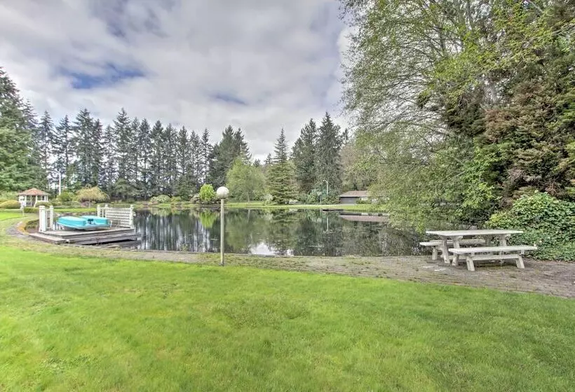 Contemporary Tacoma Cottage W/ Deck & Pond!
