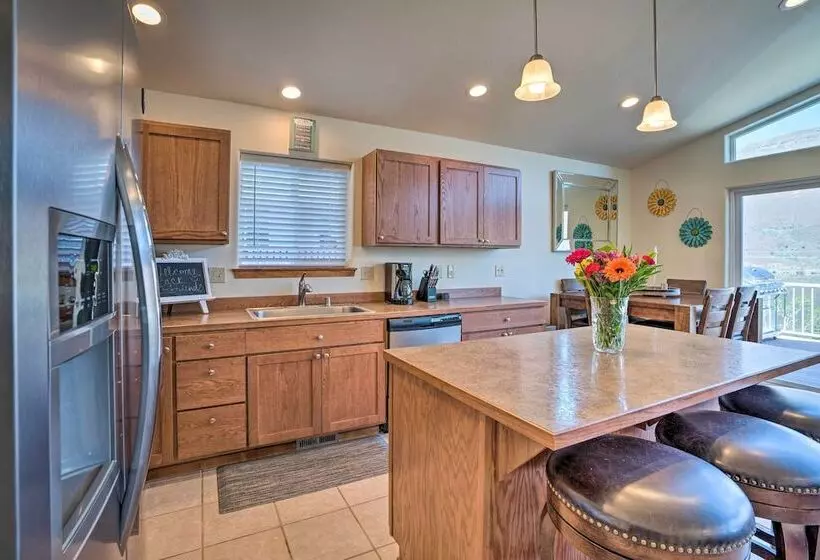 Coulee City Home W/ Mtn Views   Steps To Blue Lake