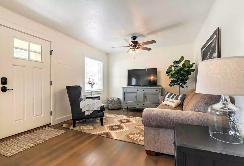 Cozy Farmhouse Style Cottage By Mighty 5 Ntl Parks