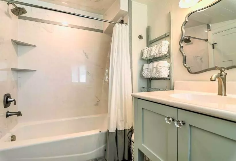 Cozy Farmhouse Style Cottage By Mighty 5 Ntl Parks