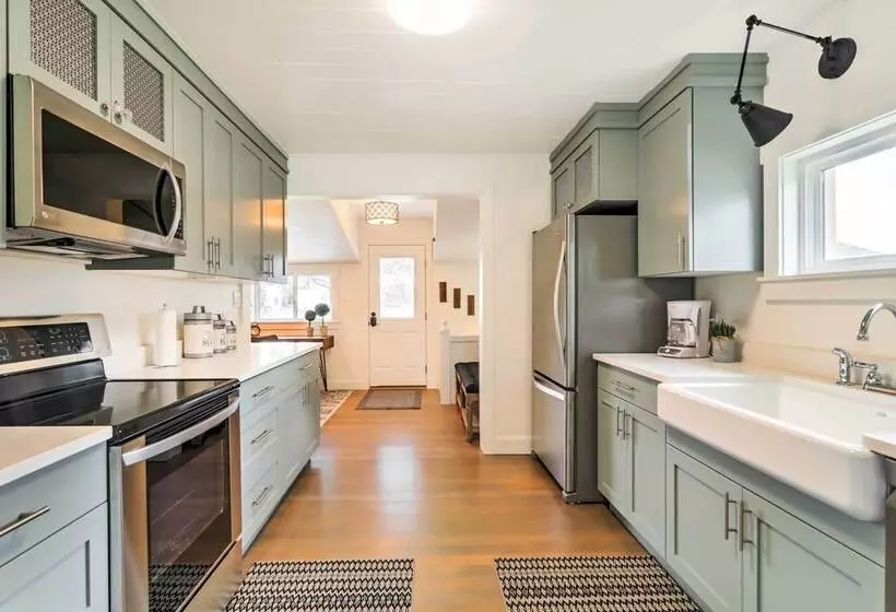 Cozy Farmhouse Style Cottage By Mighty 5 Ntl Parks