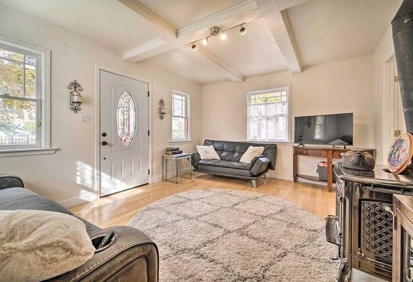 Sunny Sierra Valley Cottage: Hike + Explore!