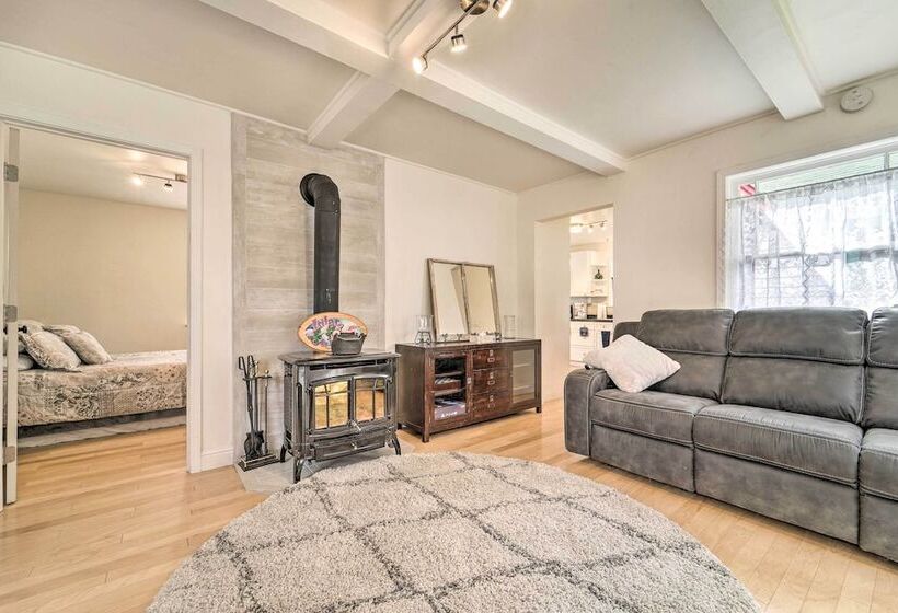 Sunny Sierra Valley Cottage: Hike + Explore!