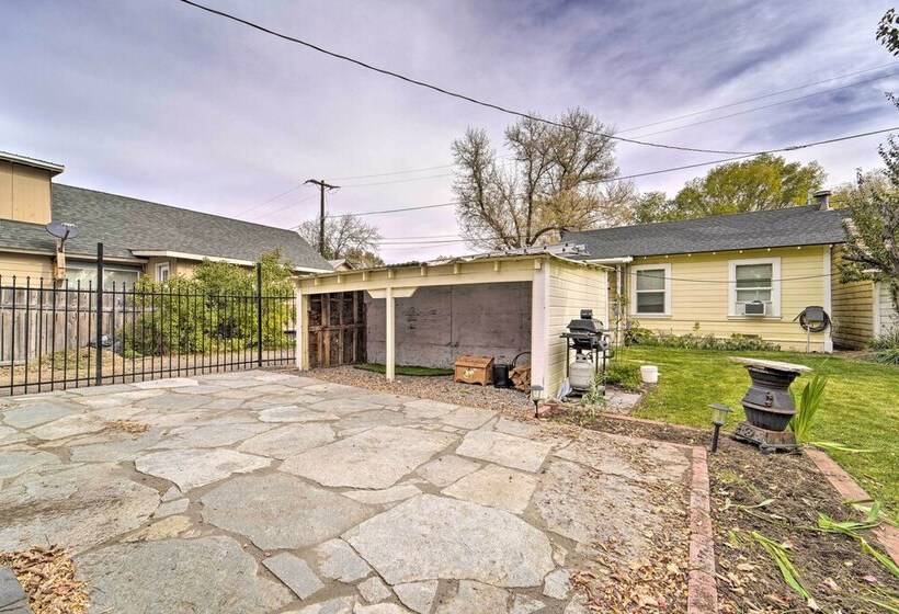 Sunny Sierra Valley Cottage: Hike + Explore!