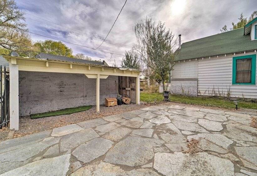 Sunny Sierra Valley Cottage: Hike + Explore!