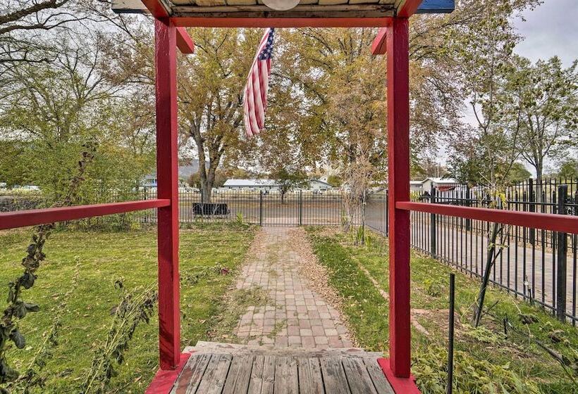 Sunny Sierra Valley Cottage: Hike + Explore!