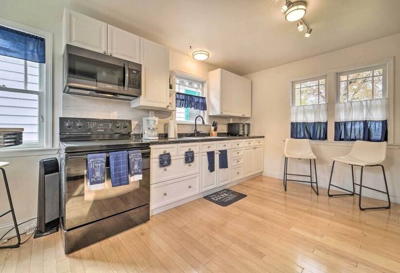 Sunny Sierra Valley Cottage: Hike + Explore!