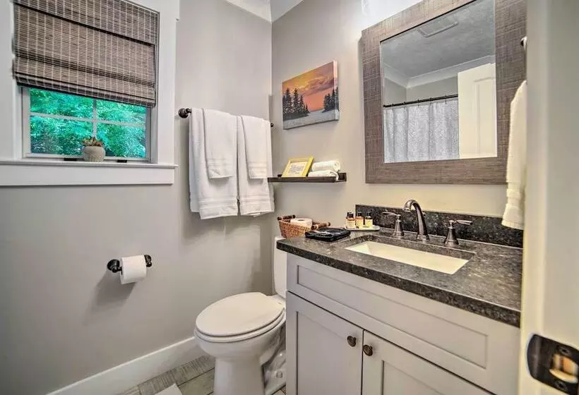 Crystal River Cabin W/ Scenic View & Fire Pit