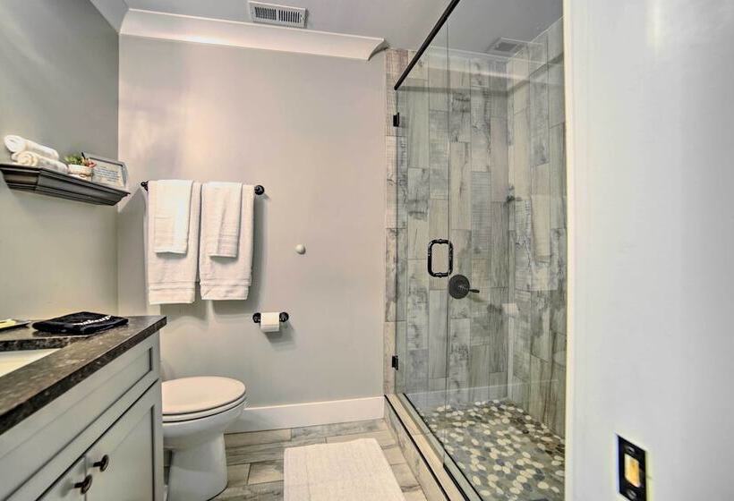 Crystal River Cabin W/ Scenic View & Fire Pit