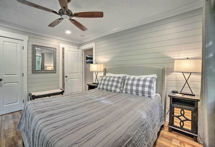 Crystal River Cabin W/ Scenic View & Fire Pit