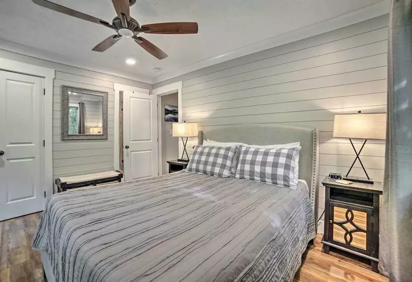 Crystal River Cabin W/ Scenic View & Fire Pit