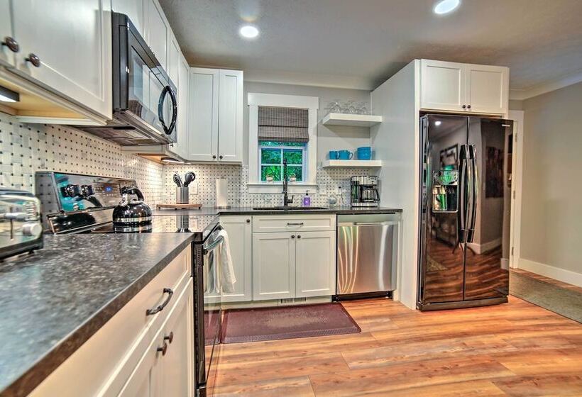 Crystal River Cabin W/ Scenic View & Fire Pit