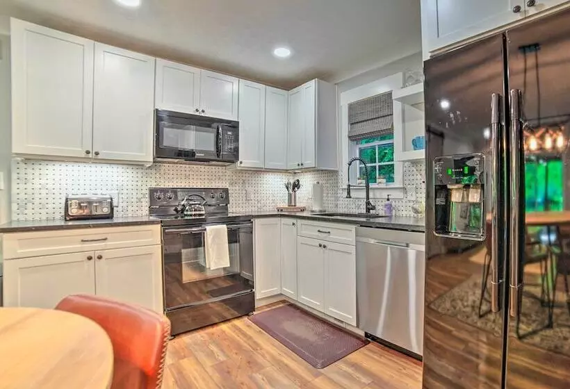 Crystal River Cabin W/ Scenic View & Fire Pit