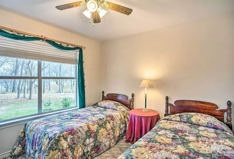 Family Alba Home W/ Boat Dock On Lake Fork!