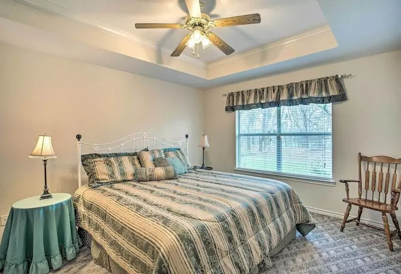 Family Alba Home W/ Boat Dock On Lake Fork!