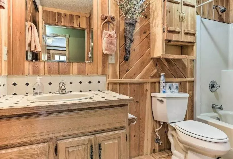 Hill City Cabin Along Newton Creek, Near Sturgis