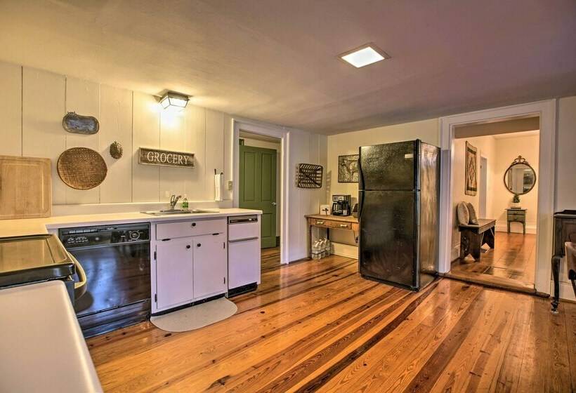 Historic Countryside Escape  Relax, Hike, & Fish!