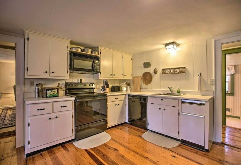 Historic Countryside Escape  Relax, Hike, & Fish!