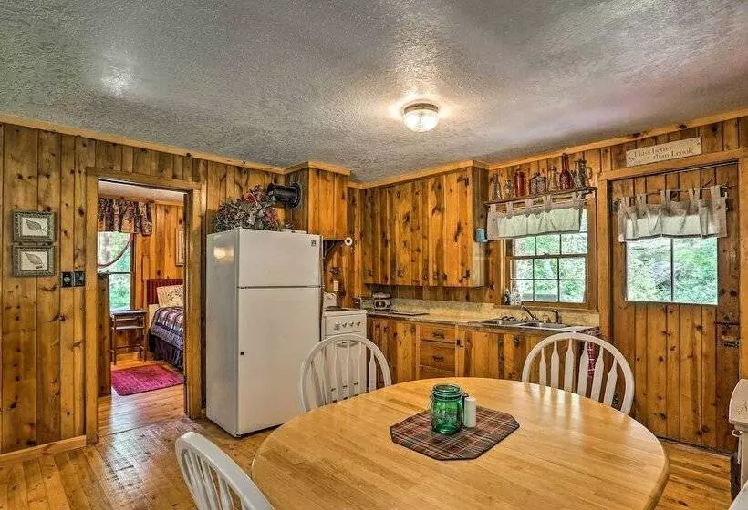 Historic Keystone Cabin Near Mount Rushmore!