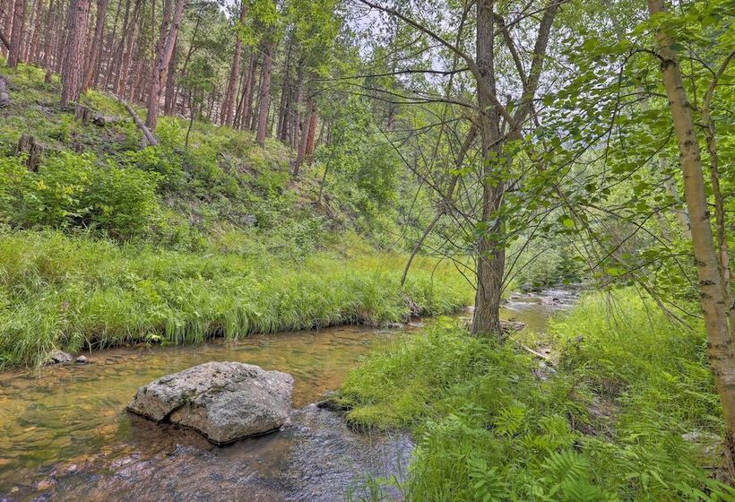 Historic Keystone Cabin Near Mount Rushmore!