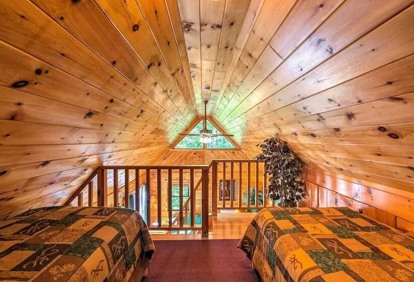 Hocking Hills Lake Gem W/ Hot Tub, Dock, 100 Acres