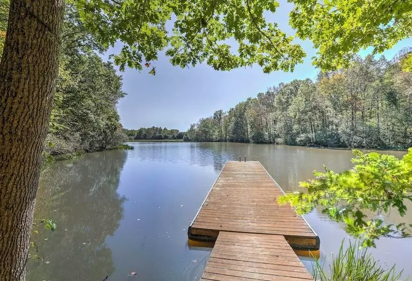 Hocking Hills Lake Gem W/ Hot Tub, Dock, 100 Acres