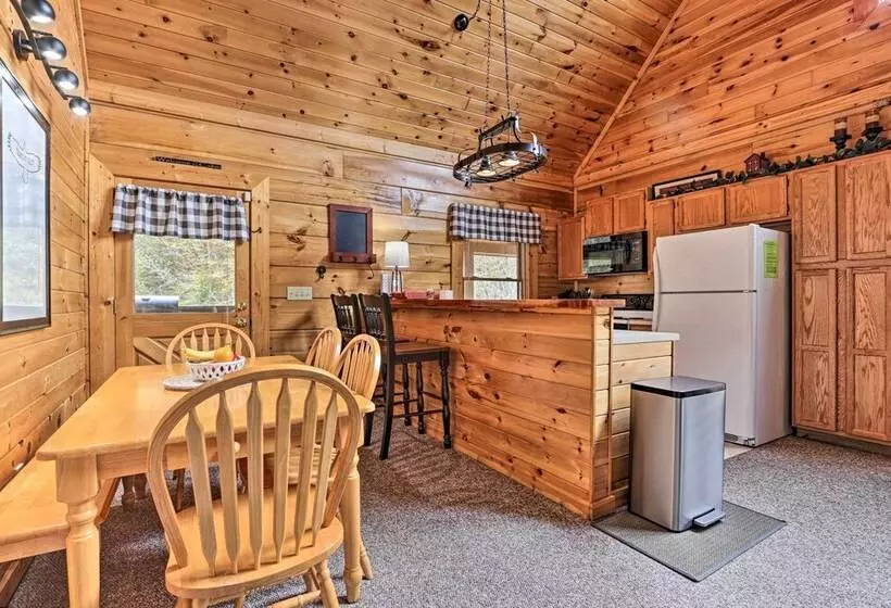 Homey Sevierville Cabin W/ Deck Near Pigeon Forge!