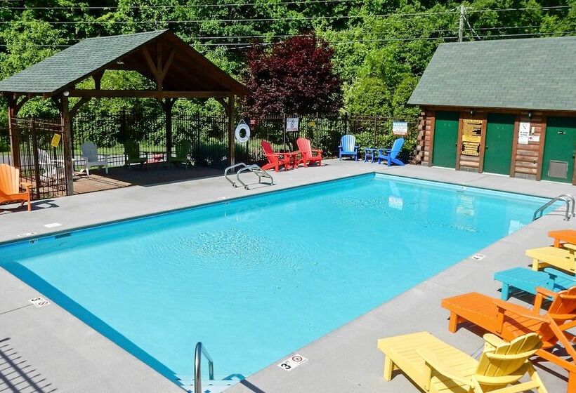 Homey Sevierville Cabin W/ Deck Near Pigeon Forge!