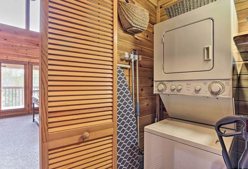 Homey Sevierville Cabin W/ Deck Near Pigeon Forge!