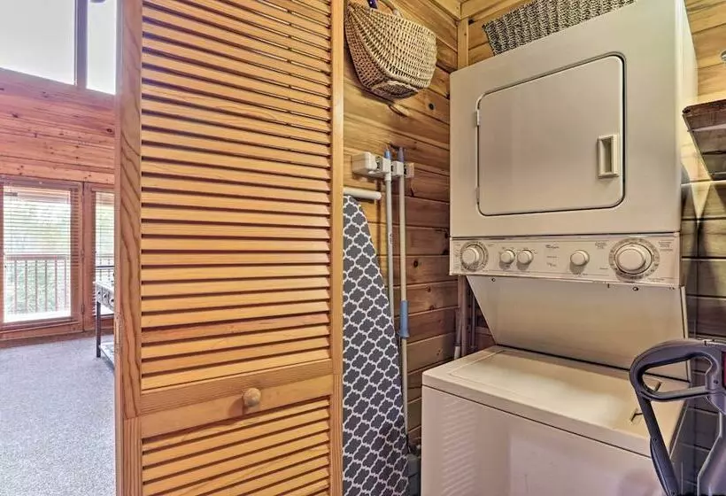 Homey Sevierville Cabin W/ Deck Near Pigeon Forge!