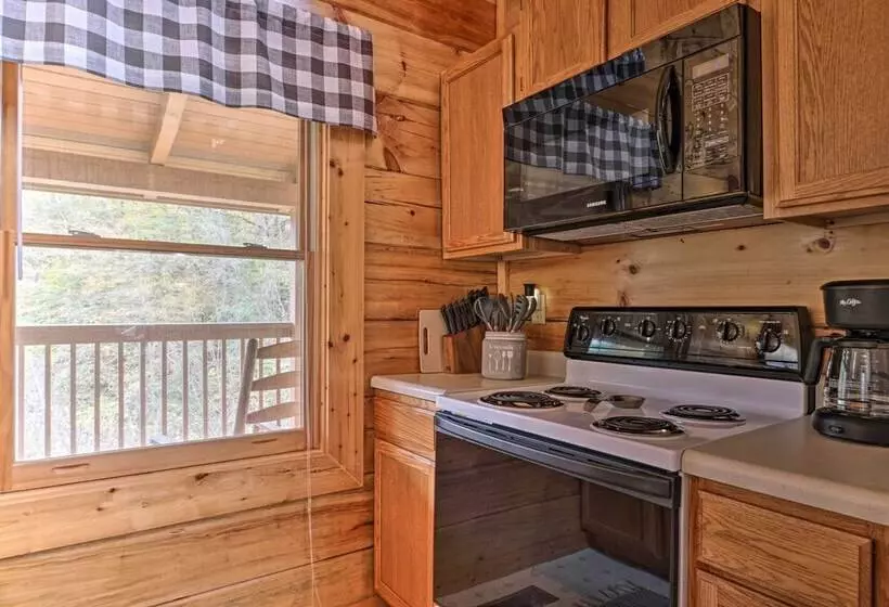 Homey Sevierville Cabin W/ Deck Near Pigeon Forge!