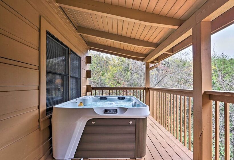 Homey Sevierville Cabin W/ Deck Near Pigeon Forge!
