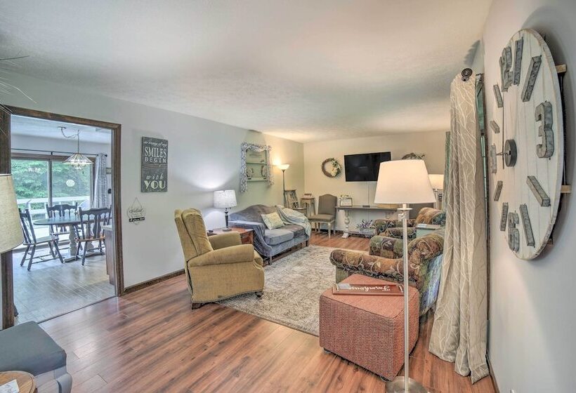 Indiana Countryside Retreat On 37 Acre Land!