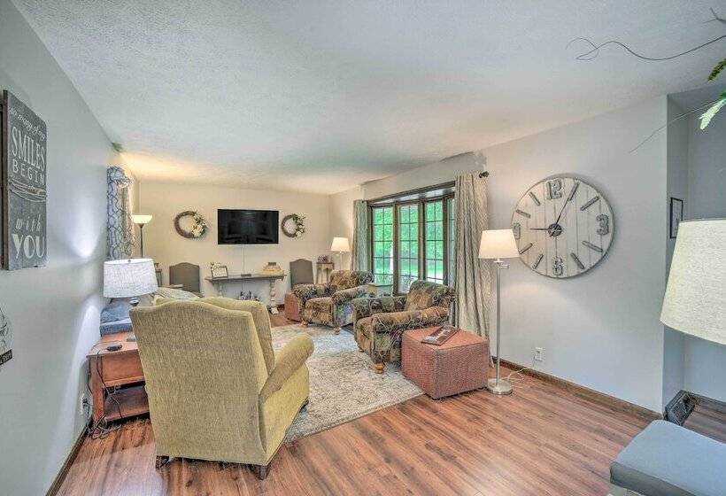 Indiana Countryside Retreat On 37 Acre Land!