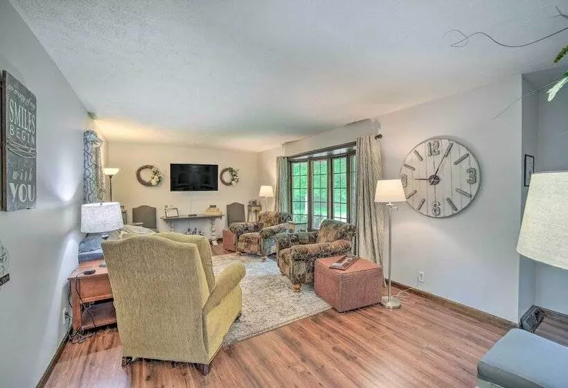Indiana Countryside Retreat On 37 Acre Land!