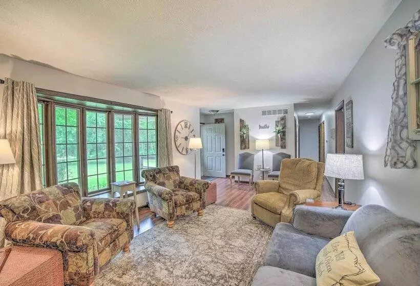 Indiana Countryside Retreat On 37 Acre Land!