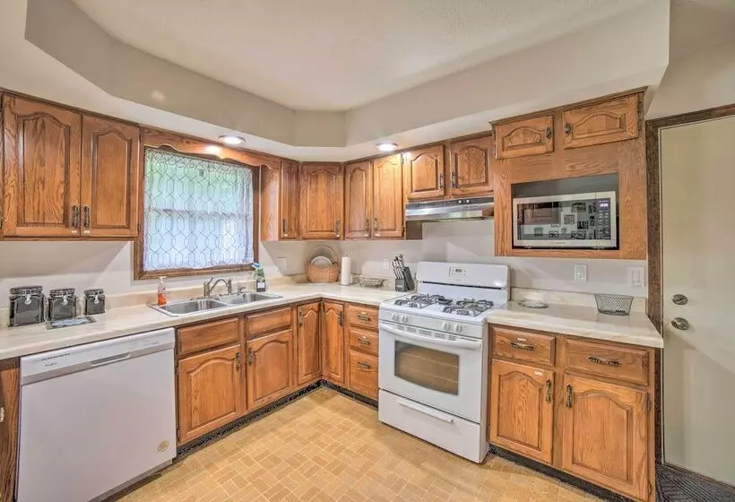 Indiana Countryside Retreat On 37 Acre Land!