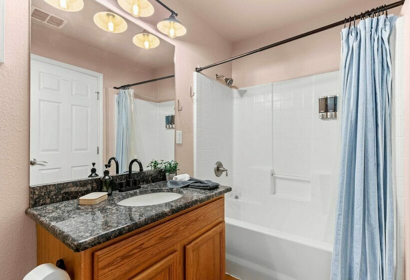 La Paloma Home W/ Game Room ~ 3 Mi To Lake