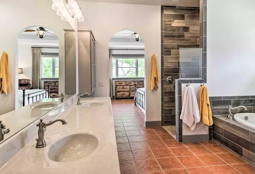 Ladera  Wimberley Estate On 13 Acres W/ Hot Tub