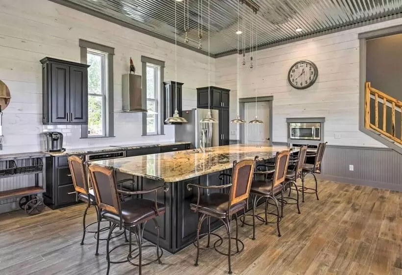 Ladera  Wimberley Estate On 13 Acres W/ Hot Tub