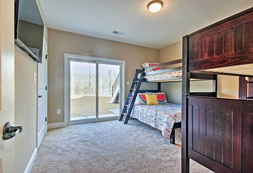 Lake Anna Home W/ Dock & Private Shoreline!