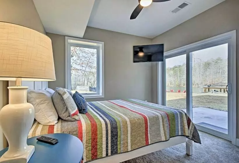 Lake Anna Home W/ Dock & Private Shoreline!