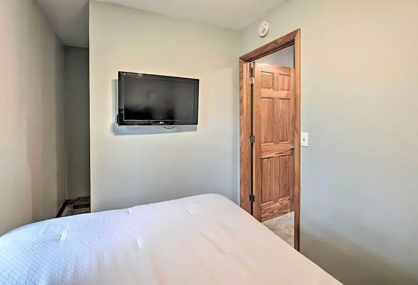 Lakefront Gloversville Home W/ Beach + Dock!