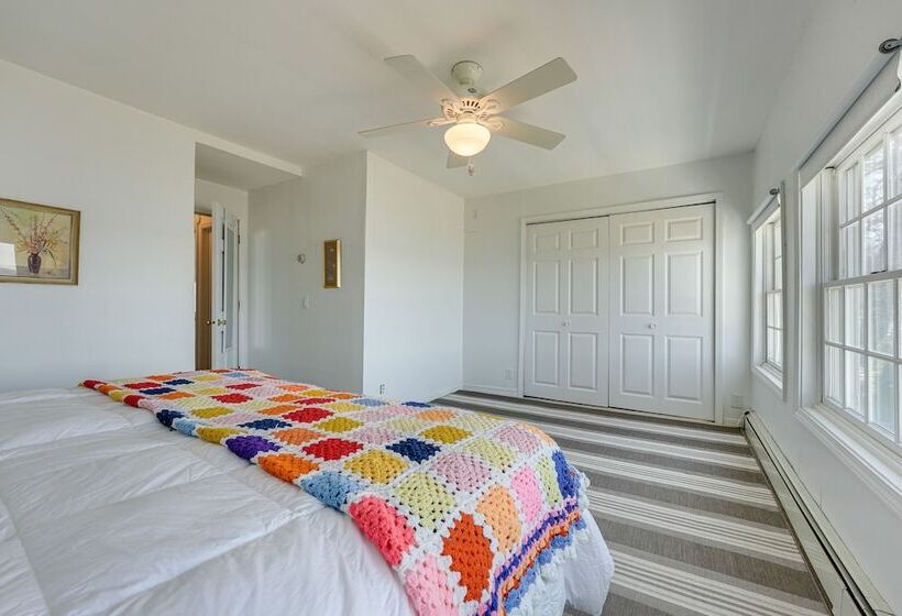 Lakefront Michigan Cottage   Deck, Grill & Kayaks!