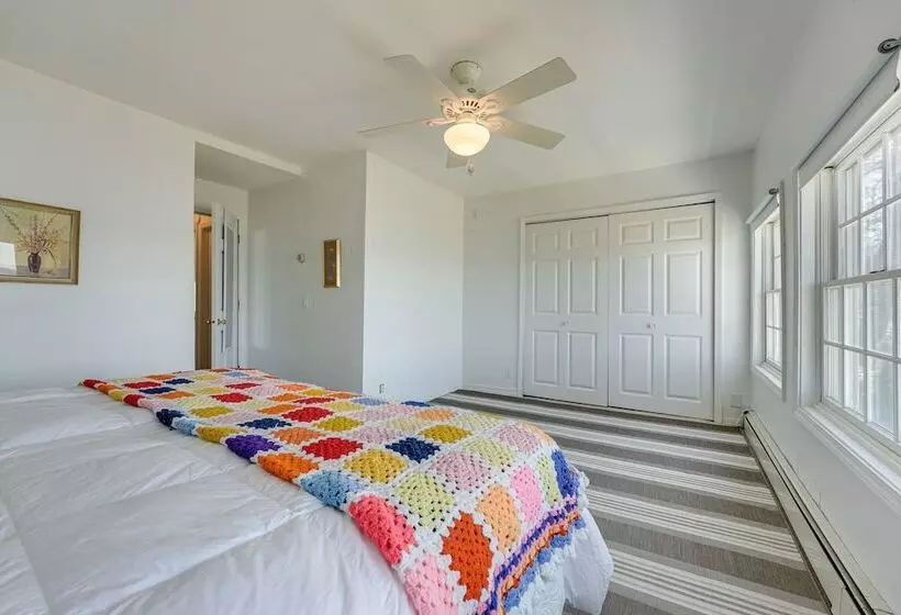 Lakefront Michigan Cottage   Deck, Grill & Kayaks!