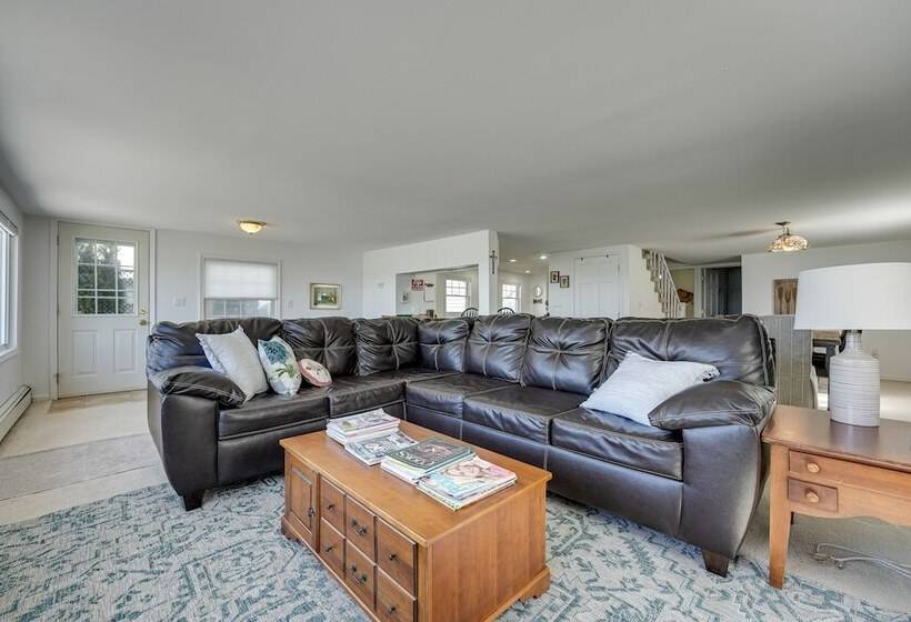 Lakefront Michigan Cottage   Deck, Grill & Kayaks!